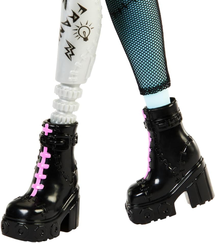 Monster High: Frankie Stein Doll Includes Pet Dog Watzie Toys & Games Mattel