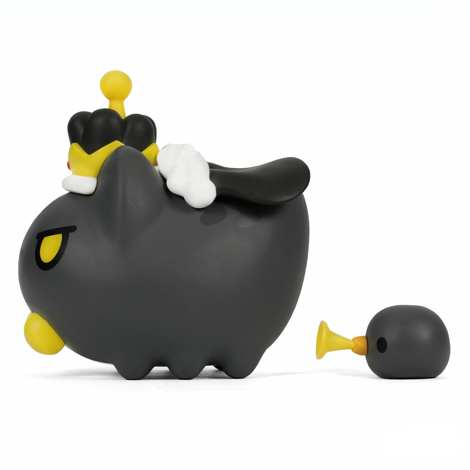 Bugcat Capoo: King Black Bugcat Figurine with Limited Edition Patch Collectible Bugcat Capoo
