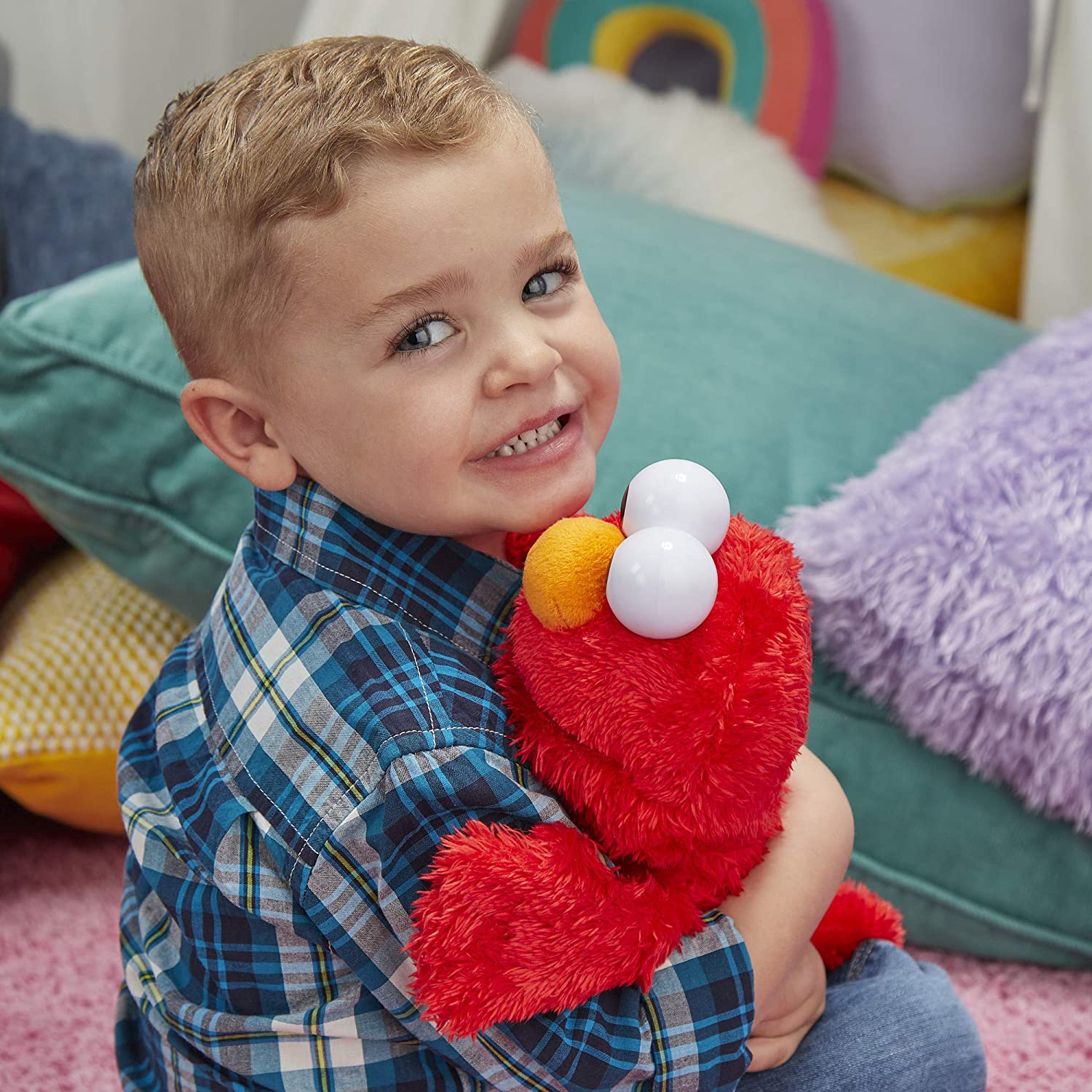 Elmo Loves to Hug 14-Inch Plush Toy Plushies Hasbro