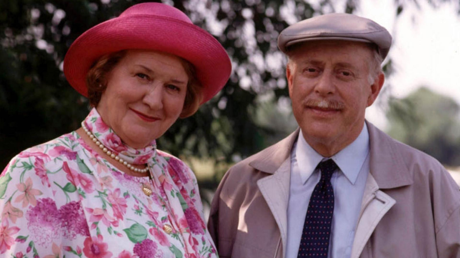 Keeping Up Appearances: The Complete Series - Seasons 1-5 - Collector's Edition [DVD Box Set] DVDs & Blu-Rays BBC   