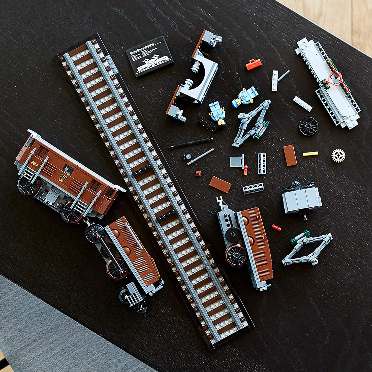 LEGO: Icons [Crocodile Locomotive #10277] LEGO LEGO