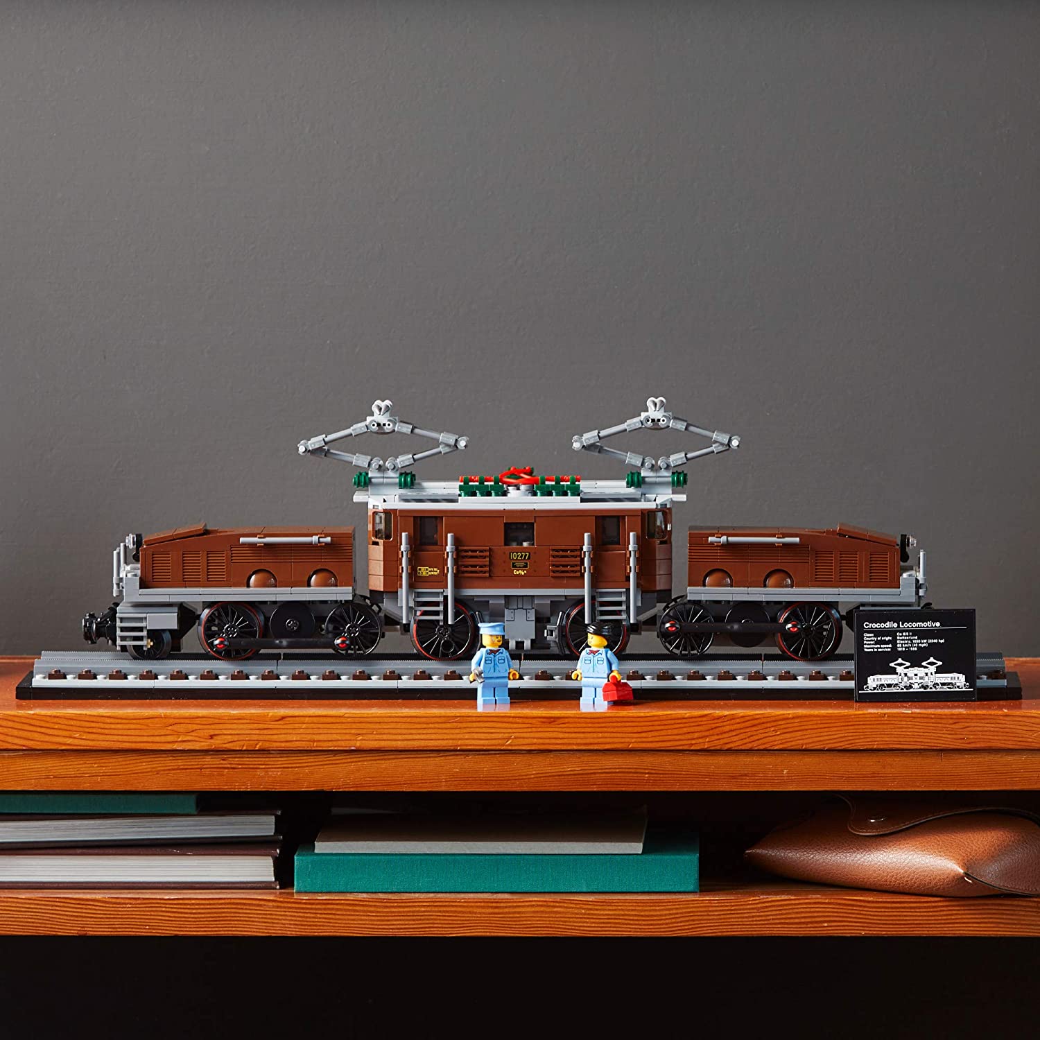 LEGO: Icons [Crocodile Locomotive #10277] LEGO LEGO