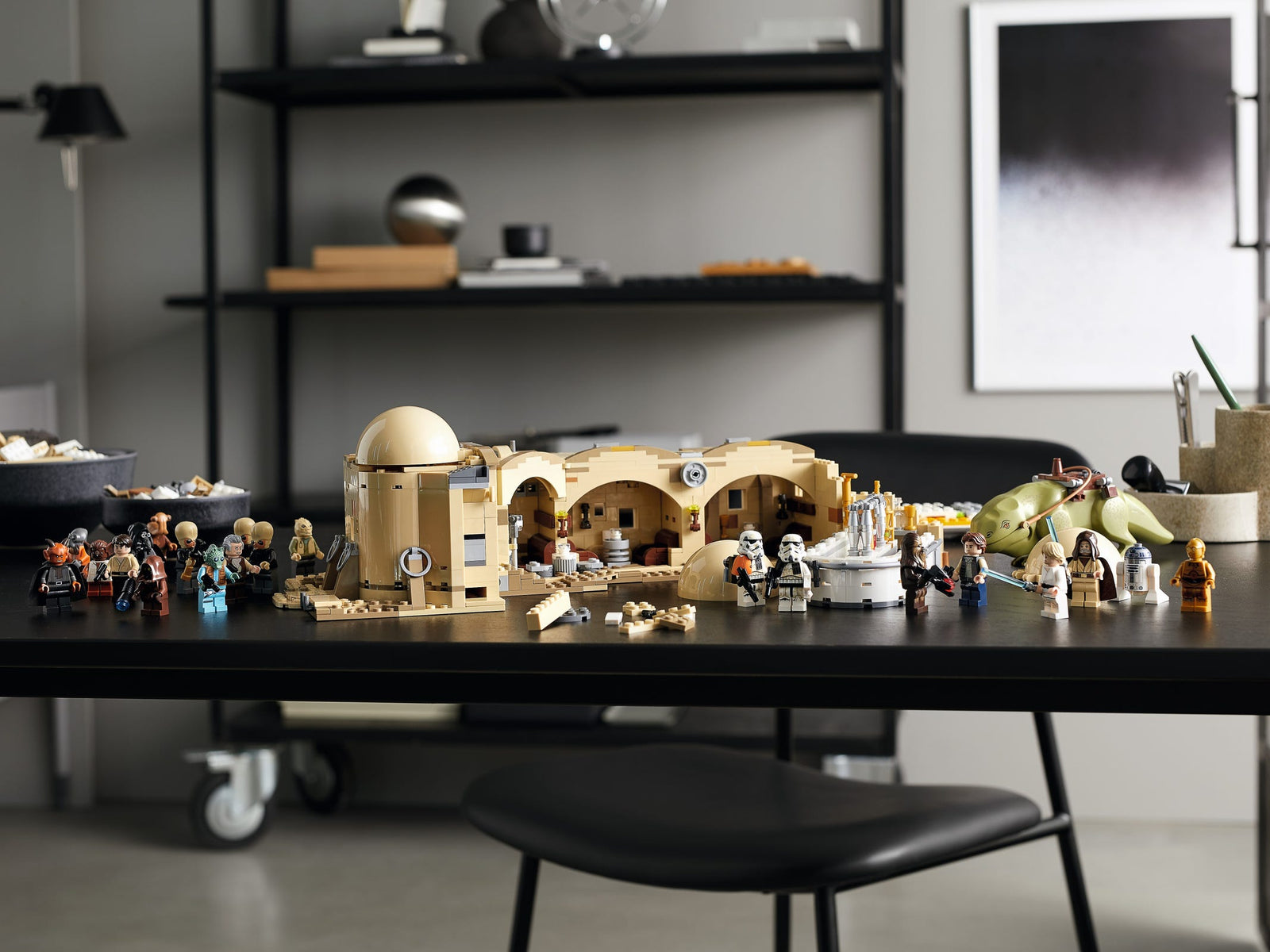 LEGO Star Wars: Mos Eisley Cantina - 3187 Piece Building Set [LEGO, #75290] LEGO LEGO   